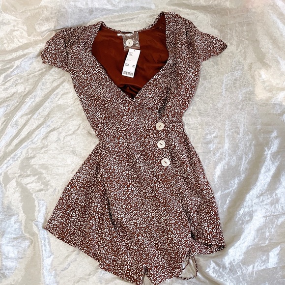Urban Outfitters NWT floral wrap Romper - Picture 2 of 10